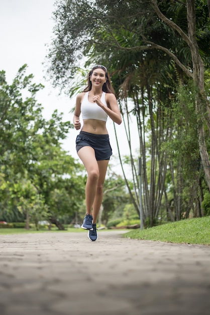 Encuentra la solución perfecta para incorporar el running en tu rutina matutina y disfrutar de sus beneficios al máximo